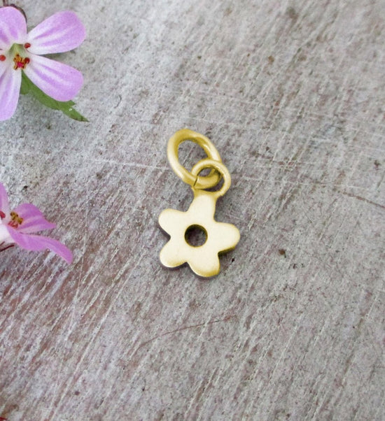 14 K Gold Forget-Me-Not Flower Charm - Luxe Design Jewellery