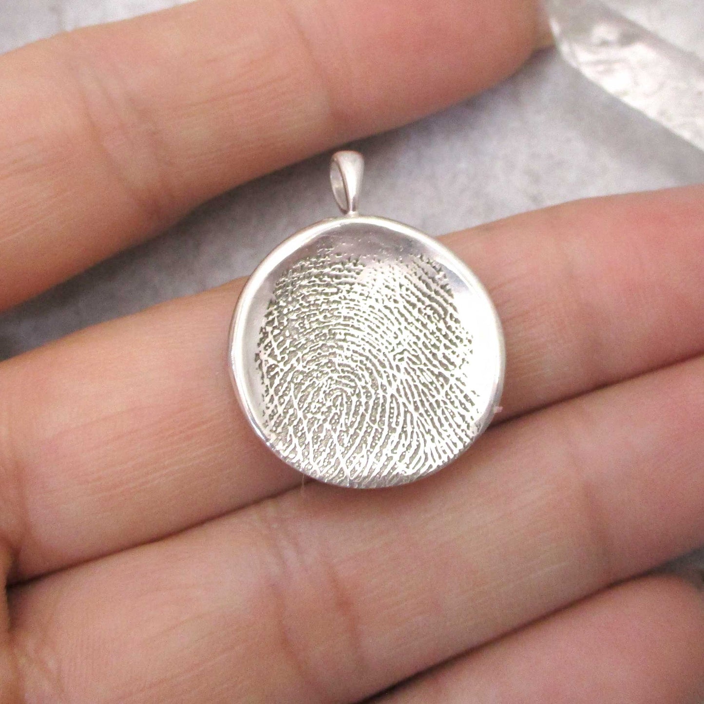 Pendentif Empreinte Digitale Petite Forme Organique Discrète | Envoyez Votre Empreinte Digitale par E-mail