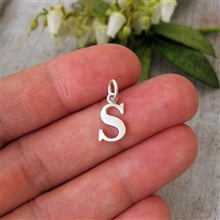 Load image into Gallery viewer, Fingerprint and Capital Letter Initial Necklace - Luxe Design Jewellery

