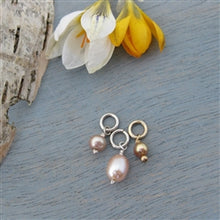 Load image into Gallery viewer, Sterling Silver Small Bead Peach to Antique Yellow Pearl - Luxe Design Jewellery

