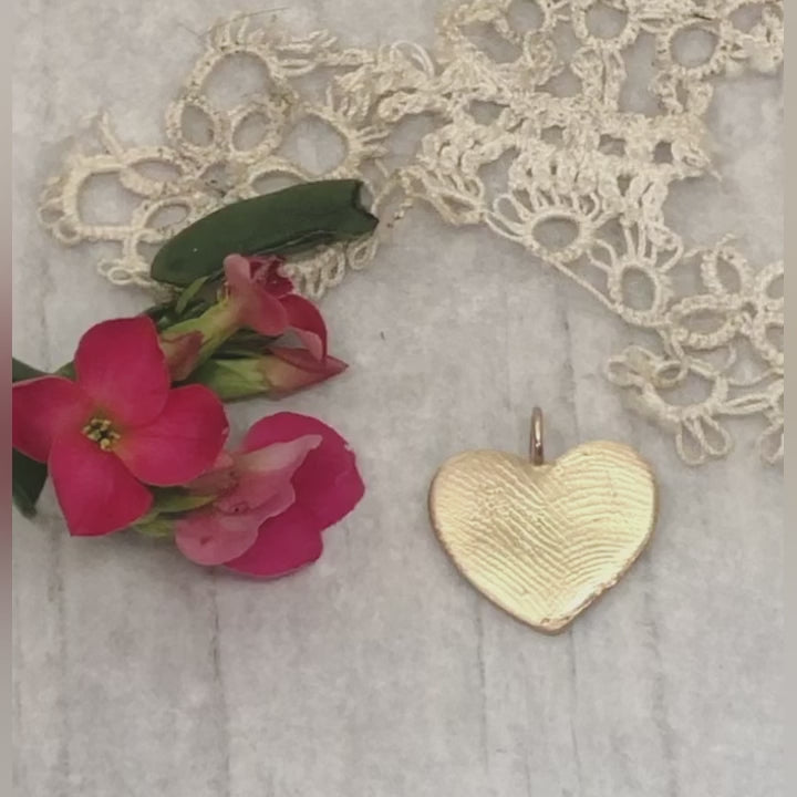 Load and play video in Gallery viewer, Solid Gold Heart Shaped Fingerprint Impression Pendant - Add 1 - 3 fingerprints.
