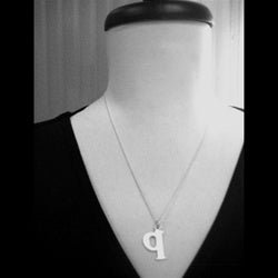 Gold Customizable Lowercase Letter 'q' Charm - Luxe Design Jewellery